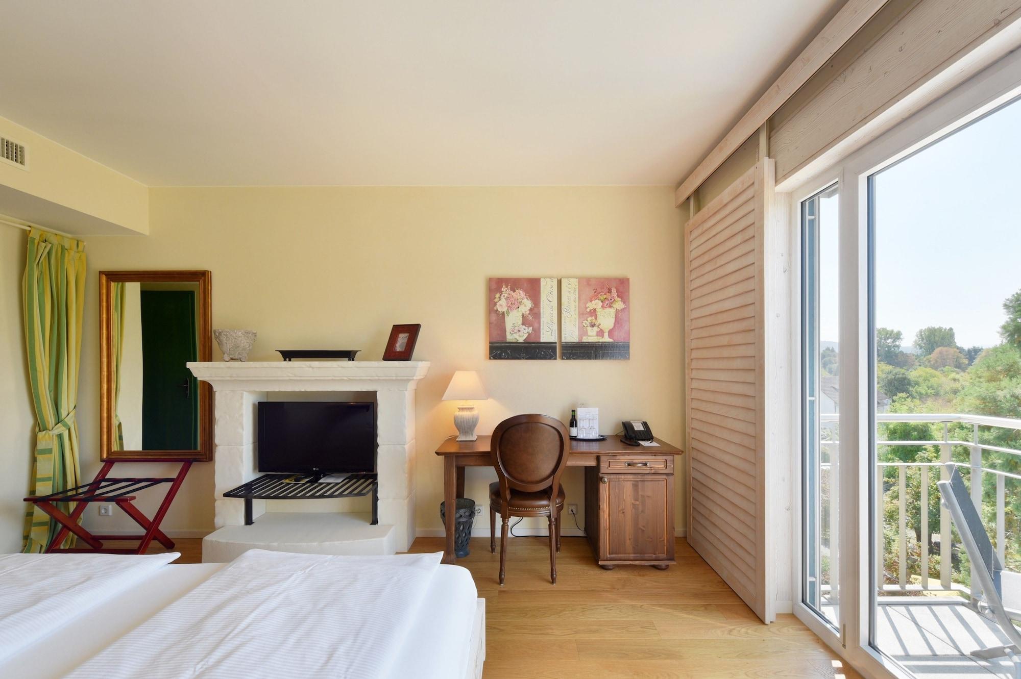 Hotel Hirschen In Freiburg-lehen 4*